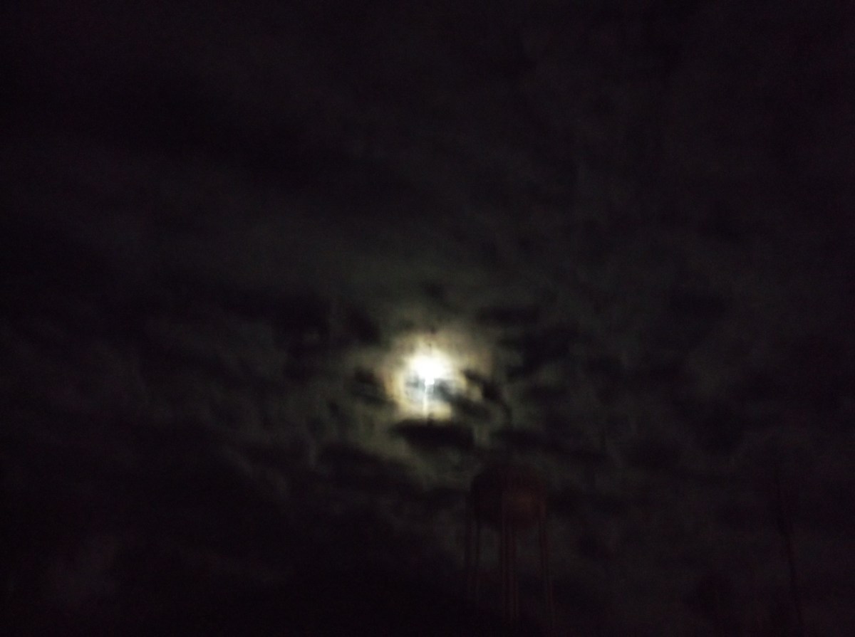 Moon: a three-line&nbsp;poem